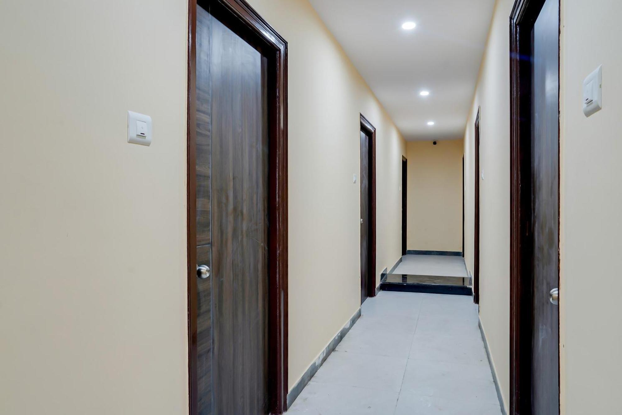 Hotel O Alekhya Residency Cafe Bahar Sururnagar Экстерьер фото