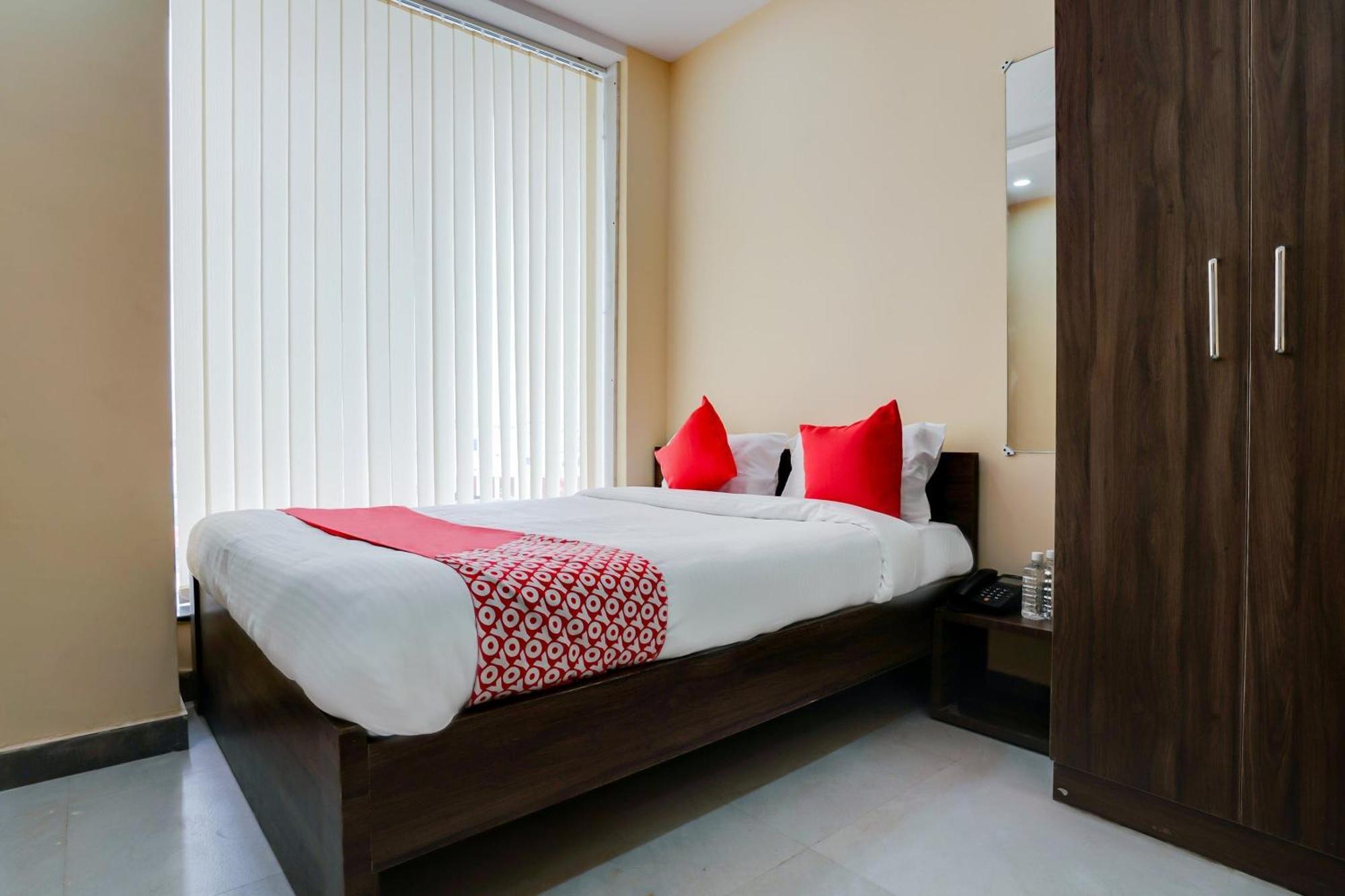 Hotel O Alekhya Residency Cafe Bahar Sururnagar Экстерьер фото
