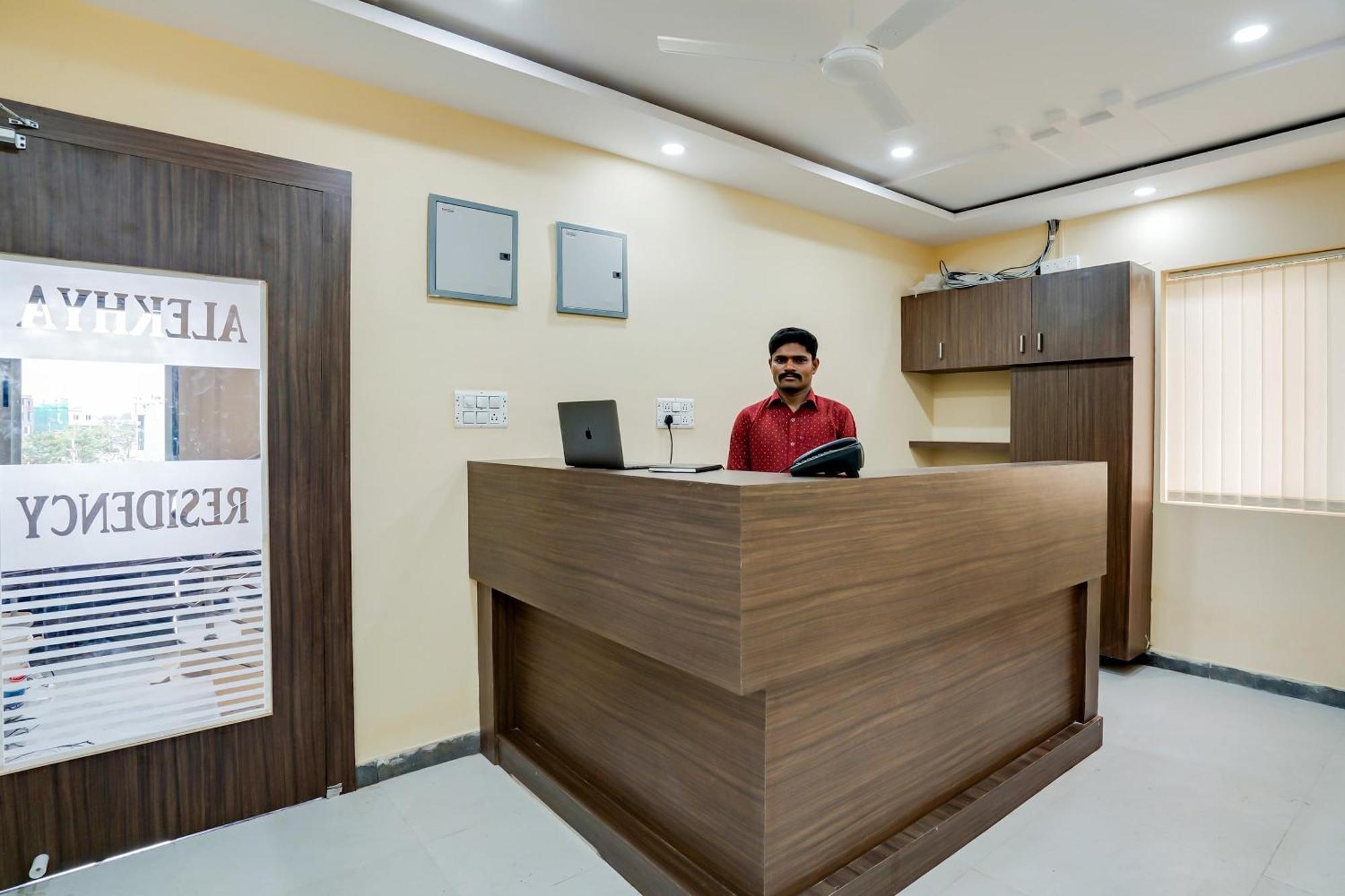 Hotel O Alekhya Residency Cafe Bahar Sururnagar Экстерьер фото