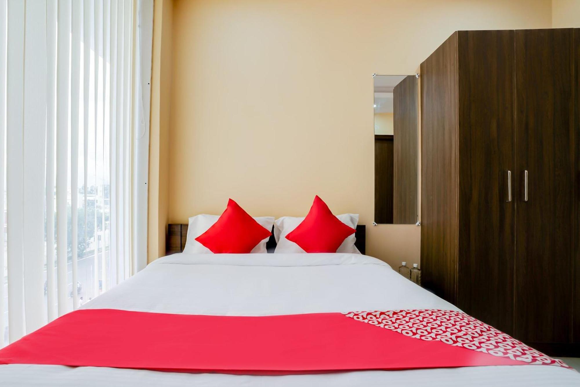 Hotel O Alekhya Residency Cafe Bahar Sururnagar Экстерьер фото