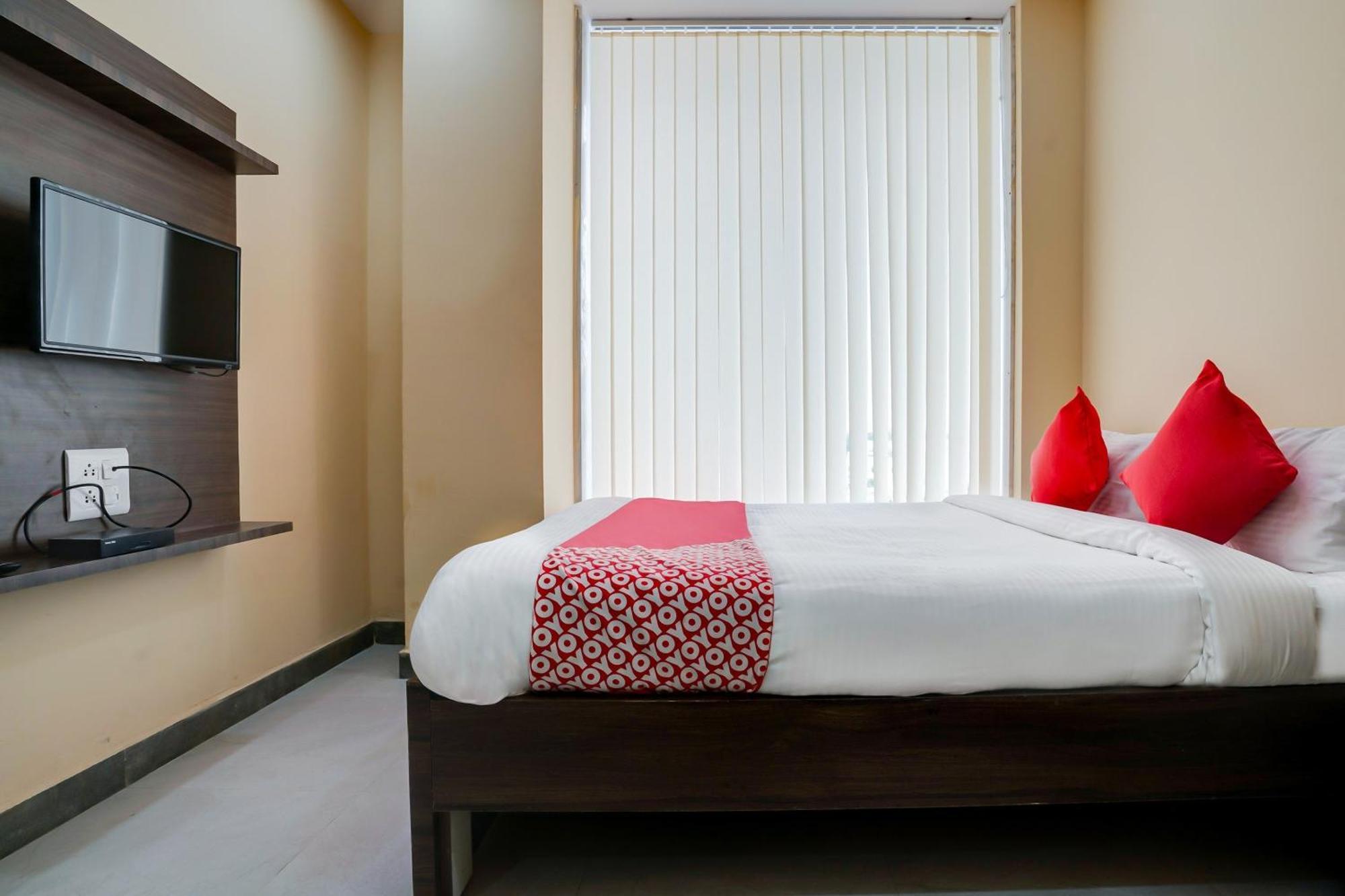 Hotel O Alekhya Residency Cafe Bahar Sururnagar Экстерьер фото